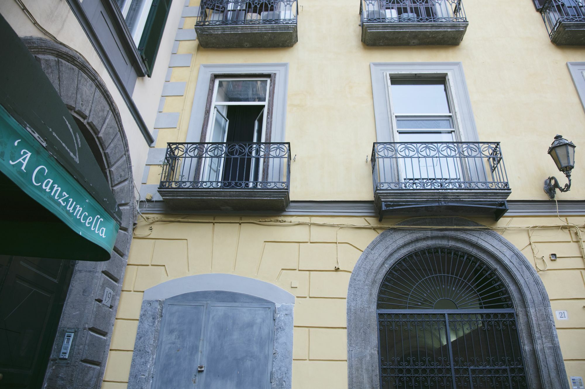Area Angioina Suites Naples Exterior photo